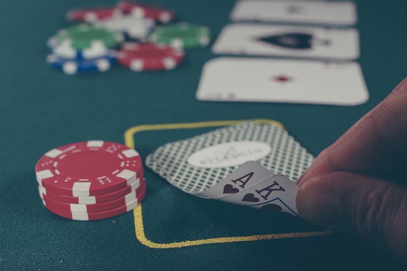 What are the difference between Texas Holdem and Omaha?